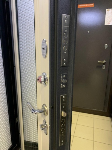 Мастино (Бульдорс) TRUST MASS 140 (Букле графит-Ларче бьянко, зеркало) фото 6 Мастино (Бульдорс) TRUST MASS 140 (Букле графит-Ларче бьянко, зеркало) фото 6